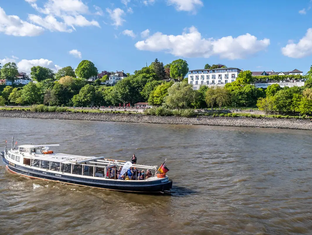 Barque MS Jacob sur l'Elbe.