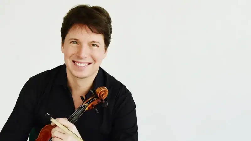 Joshua Bell mit einer Geige