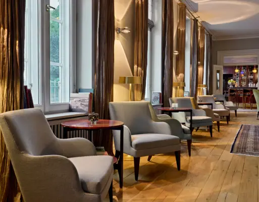 Résidence universitaire de l'hôtel Louis C. Jacob Le salon confortable de l'hôtel Louis C. Jacob, avec quelques fauteuils et canapés.